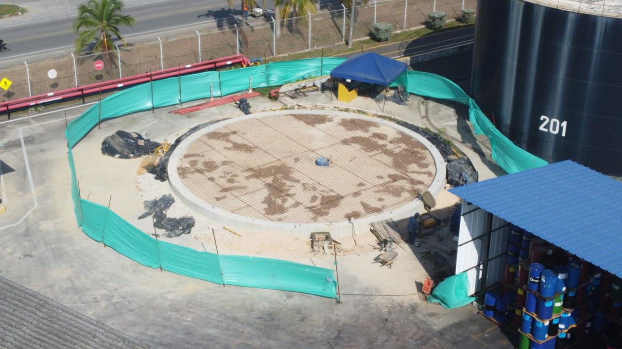Cimentación circular para tanque industrial vista aérea