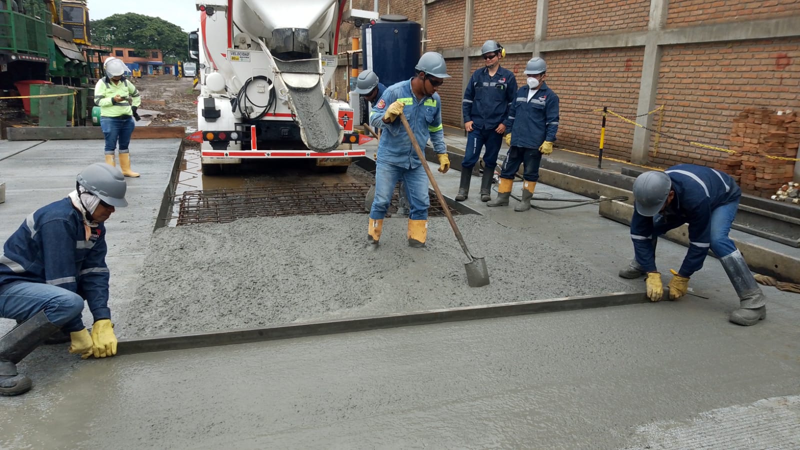 Ejecución de pavimento industrial en concreto